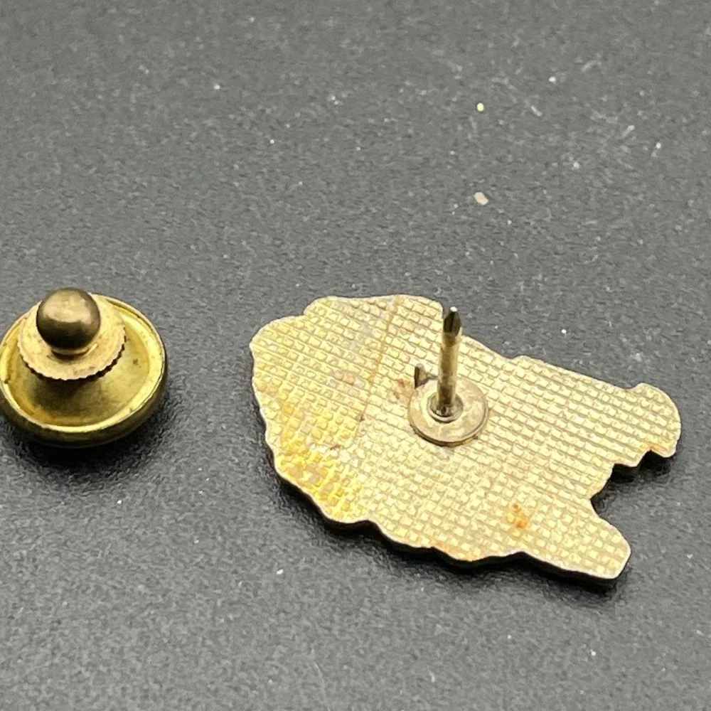 West Virginia Charleston State‎ Outline United States Of America Lapel Hat Pin